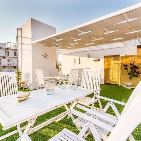 Neoclassical Apartment With 2 Bedrooms In พีเรียส ภายนอก รูปภาพ